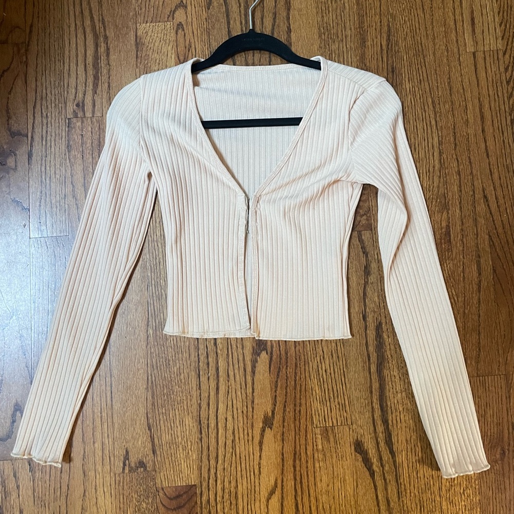 Long sleeve slips at the front
